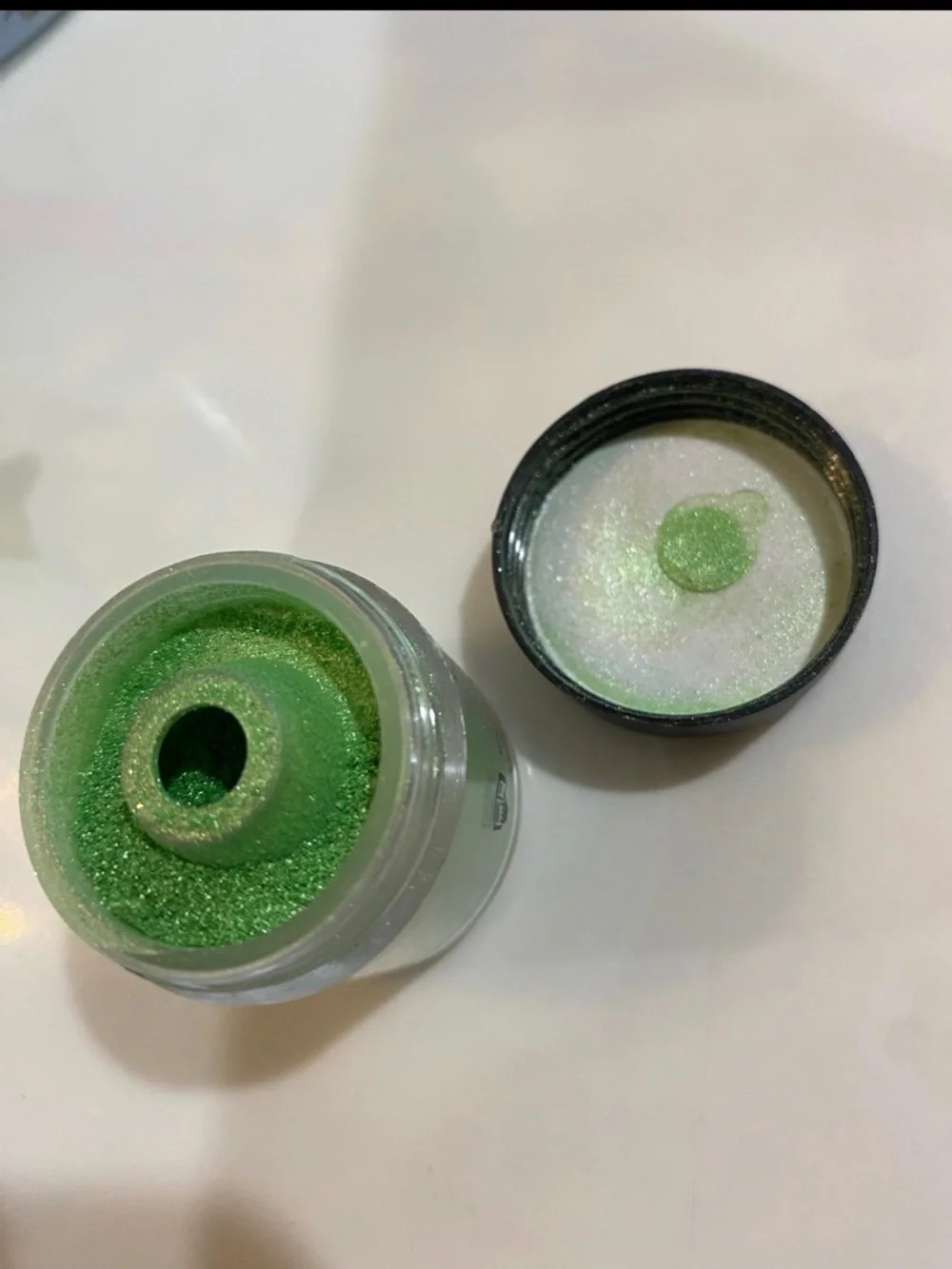 Mac Pigment Powder Iridescent Green Color